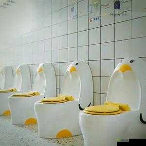 全班的公共玩具坐便器：孩子们的欢乐设施