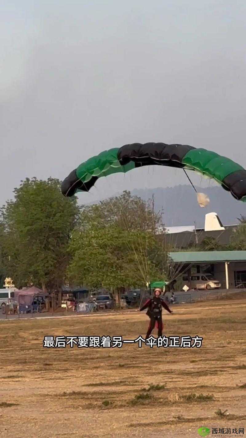 荒野行动高手进阶，跳伞技巧全解析，精准降落房顶策略大揭秘